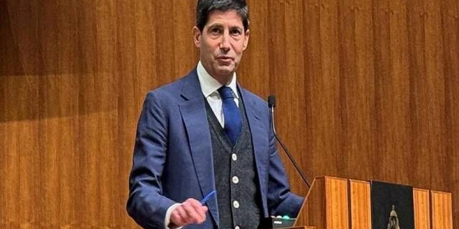 وارش
      يعلن
      إصلاحات
      بالفيدرالي
      مع
      تثبيت
      الفائدة
      وتوقعات
      تشديد
      مستقبلية