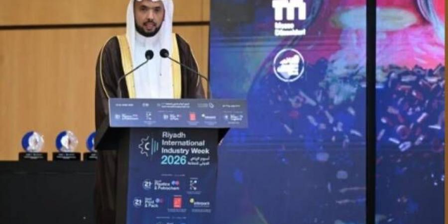 وزارة
      الصناعة
      تستعرض
      مستهدفات
      التحول
      الصناعي
      ومنجزات
      القطاع