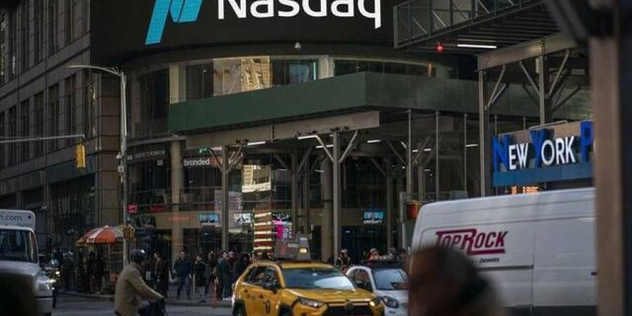 تباين
      الأسهم
      الأمريكية
      عند
      الإغلاق
      وناسداك
      يواصل
      الهبوط
