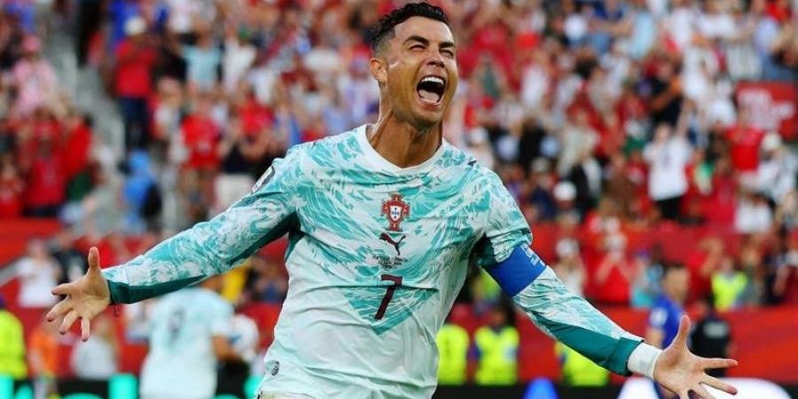 بـ"رقمين
      قياسيين"
      رونالدو
      يدخل
      تاريخ
      كأس
      العالم
      "مرتين
      في
      مباراة
      واحدة"