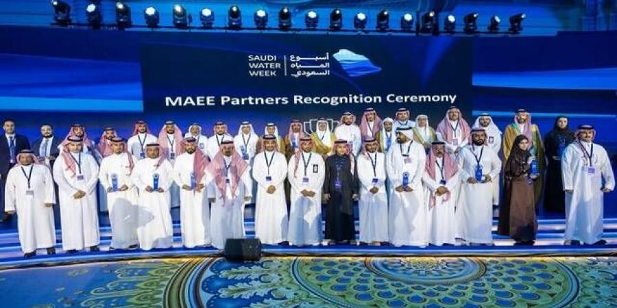بتكريم
      27
      جهة..
      "مائي"
      يطلق
      أول
      جائزة
      وطنية
      لكفاءة
      وترشيد
      استخدام
      المياه