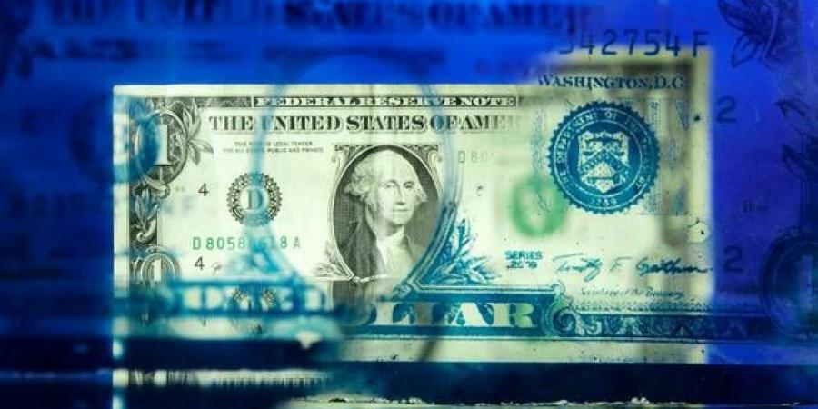 الدولار يستقر قرب أعلى مستوياته في أسبوع قبيل تصريحات وارش