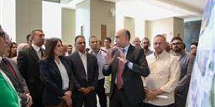 وزيرة الإسكان تقوم بجولة موسعة بمنطقة الأعمال المركزية بالعاصمة الجديدة