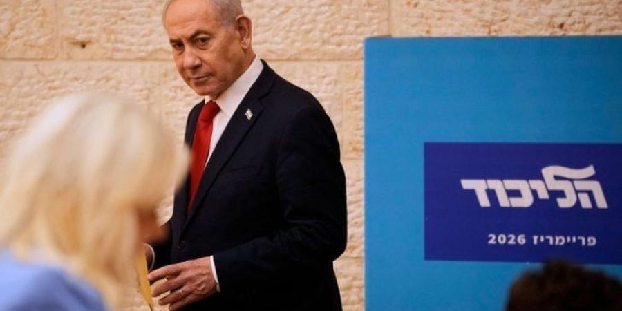 الزوجان نتنياهو في جلسة تصوير بمليون ونصف والمعارضة تحتفل بـ”إكسبرسو لابيد”: بمَ تتهمون العرب؟