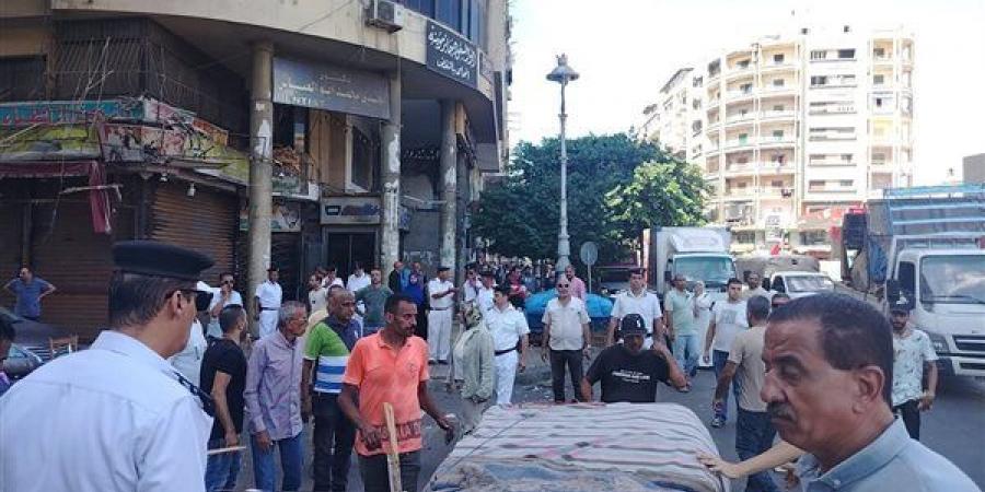 حملة مكبرة لرفع إشغالات الباعة الجائلين بمنطقة المنشية بالإسكندرية