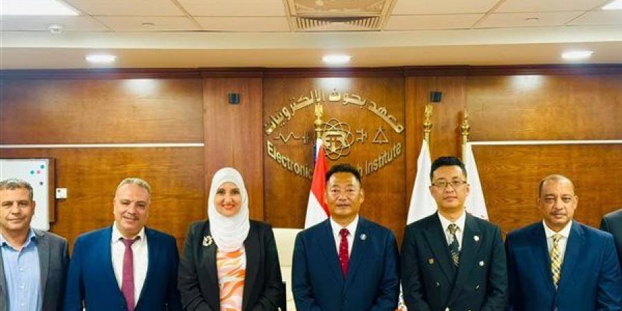 معهد بحوث الإلكترونيات يستقبل وفدًا صينيًا لبحث التعاون وتوطين التكنولوجيا