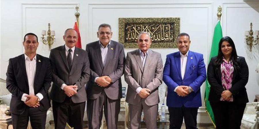 اللواء نبيل حسب الله يدعو رجال الأعمال لإنقاذ النادي الإسماعيلي وسداد ديونه