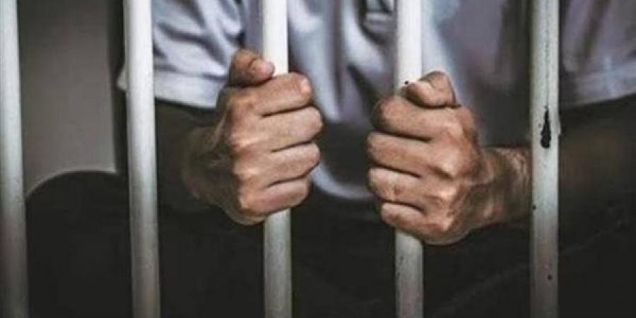 حبس طالب متهم بإدارة صفحة لبيع المخدرات والنيابة تأمر بعرضه على الطب الشرعي