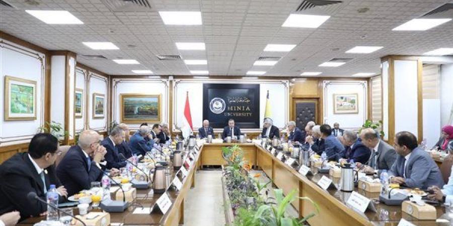 توفير منظومة متكاملة لدعم المبتكرين، وزير التعليم العالي يترأس اجتماع الأعلى للجامعات بالمنيا