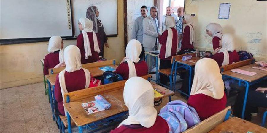 وكيل تعليم الشرقية يتفقد انتظام الدراسة بمدارس فاقوس
