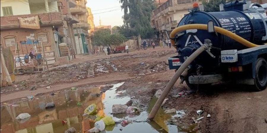 رئيس "مياه الغربية" يوجه بتدخل عاجل لاحتواء أزمة الصرف بقرية شبرابابل (صور)