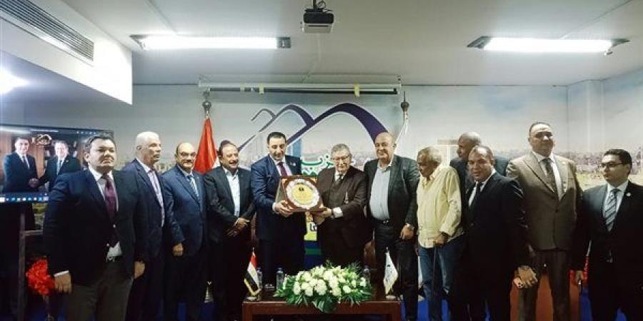 حزب المؤتمر يكرم رئيسه السابق، ويؤكد: الوفاء لقياداتنا نهج ثابت (صور)
