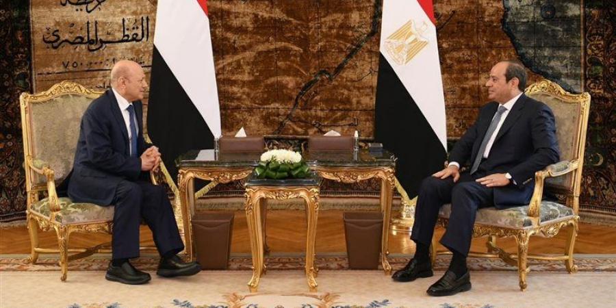 السيسي يقود موقف مصر الثابت تجاه الأزمة اليمنية.. دعم اليمن ووحدة أراضيه ومؤسساته الوطنية.. مساندة جهود التوصل إلى حل سياسي شامل ينهي الأزمة.. حماية أمن البحر الأحمر وضمان حرية الملاحة