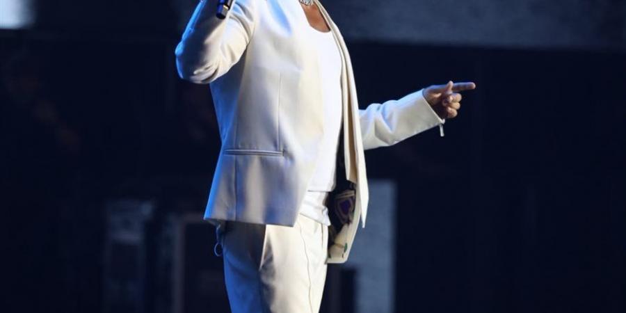 أحمد سعد يشعل أجواء بيروت بحفل جماهيري كبير ورامي عياش مفاجأة الحفل