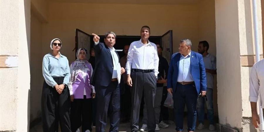 محافظ جنوب سيناء يوجه بسرعة الانتهاء من الطرق المحيطة بمدرسة النيل الدولية بشرم الشيخ