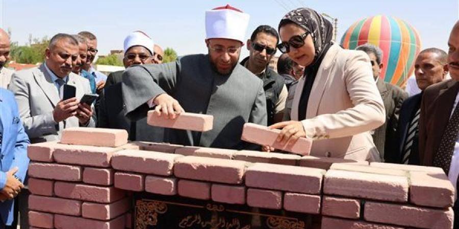 وزير الأوقاف ومحافظ الوادي الجديد يفتتحان مسجد السبط الكبير بالخارجة