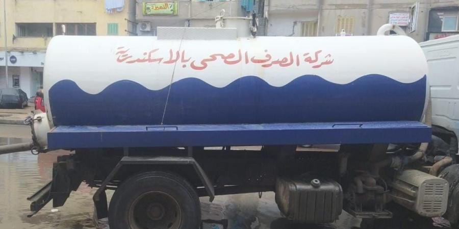 صرف الإسكندرية تكثف جهودها لمواجهة مياه الأمطار وتنشر فرق الطوارئ