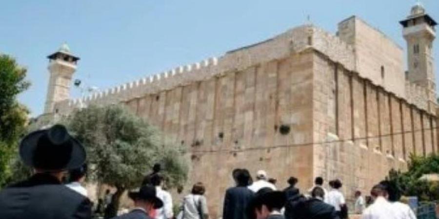 مئات المستوطنين يقتحمون الحرم الإبراهيمى فى الخليل