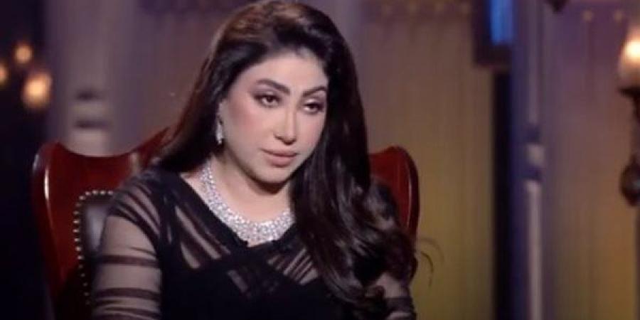 كواليس جلسة محاكمة بوسي بقضية الشيكات، كمامة وكاب داخل القاعة وتصالح بـ6 ملايين جنيه