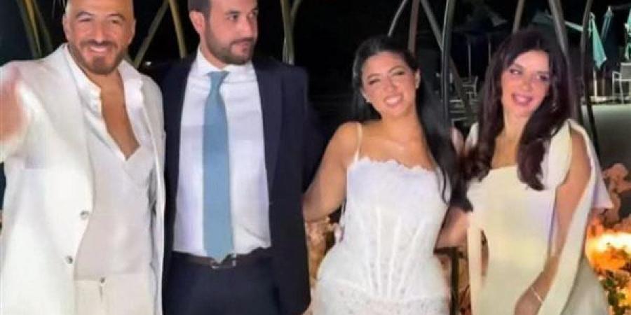 مجدي الهواري وغادة عادل يحتفلان بخطوبة ابنتهما مريم