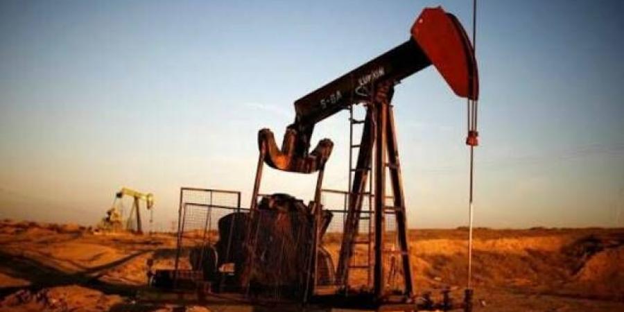 النفط يرتفع بعد نفي ترامب استعداده لتخفيف العقوبات على إيران