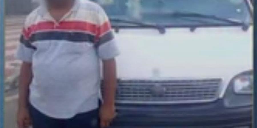 فيديوهات السوشيال ميديا تفضح مخالفات الطريق، نقل يسير عكس الاتجاه بالفيوم وميكروباص يثير أزمة بسبب الأجرة بدمياط