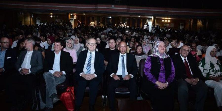 عميد قصر العيني يشارك في احتفالية موسيقية ويوم ترفيهي احتفاءً بالطلاب الجدد (صور)