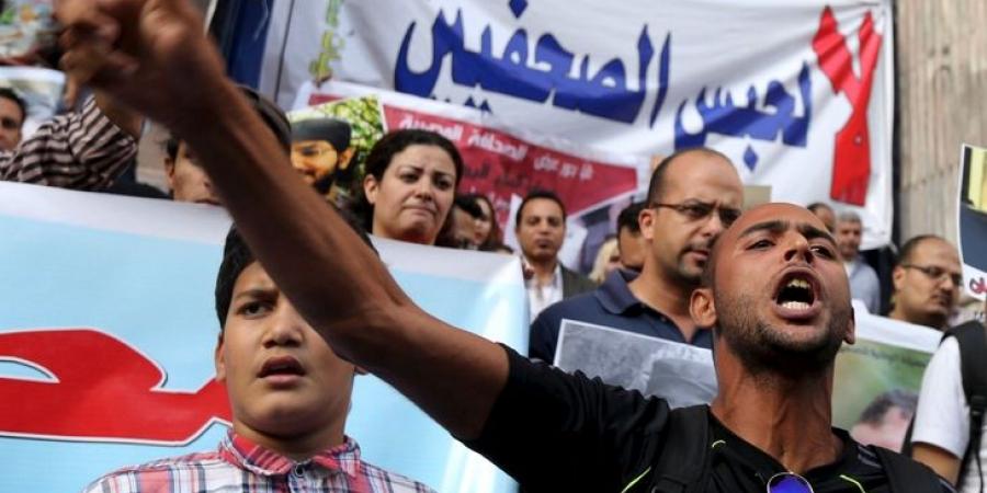 صحافة مصر المستقلة في مرمى السلطات… مطالبات بالإفراج عن فريق “متصدقش” وبلاغ للنائب العام