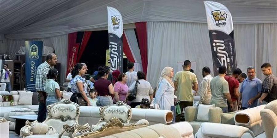قبل الافتتاح الرسمي.. إقبال جماهيري غفير على معرض أوكازيون الأثاث الدمياطي بمحافظة المنيا