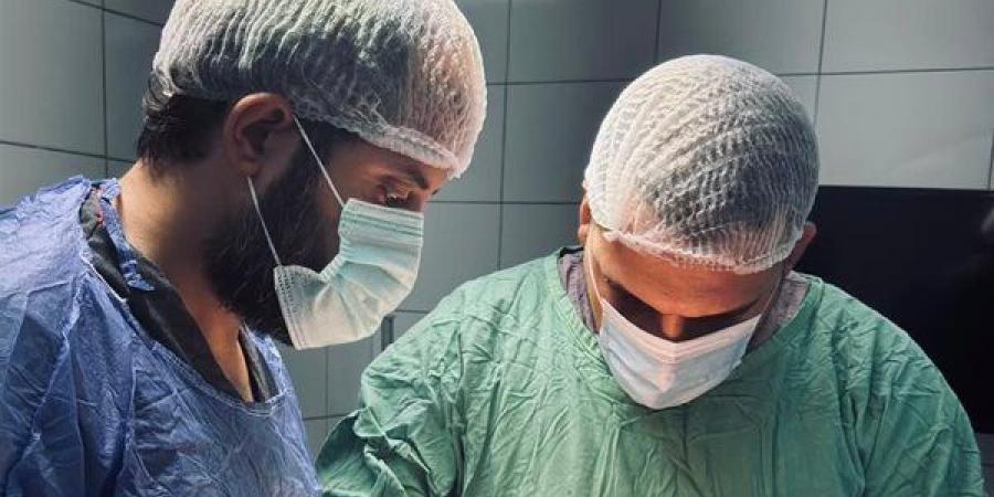 نجاح فريق طبي بميت غمر المركزي في إجراء جراحة دقيقة لإعادة عظام الجبهة لموضعها