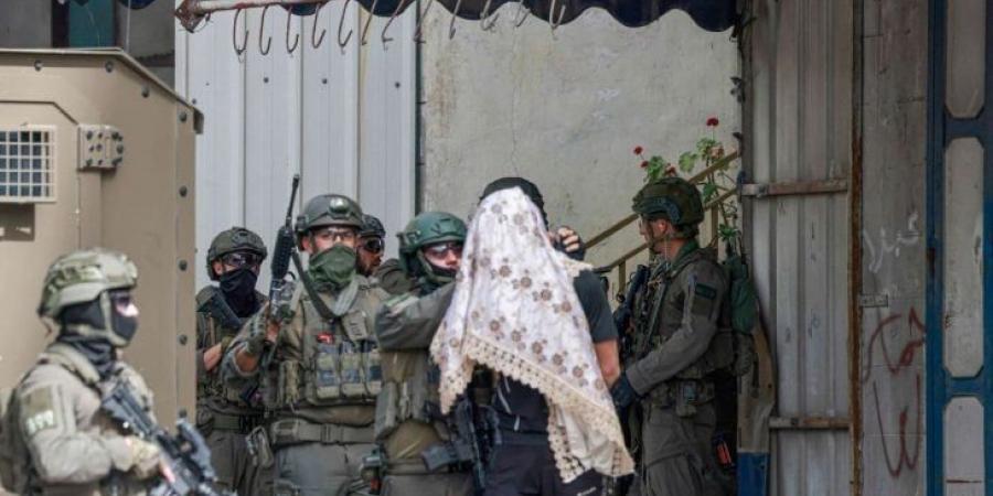 جيش الاحتلال يعتقل 6 فلسطينيين في الضفة الغربية