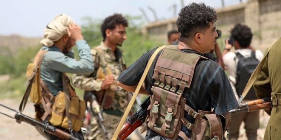 بوليتيكو: لماذا يرغب ترامب في البقاء بعيدا عن المواجهة السعودية- الحوثية على الأقل في الوقت الحالي؟