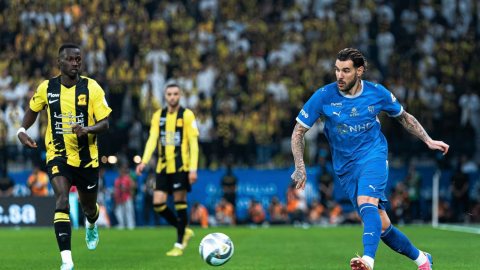 الهلال يصعق الاتحاد بثلاثية وينقض على صدارة الدوري السعودي (فيديو)