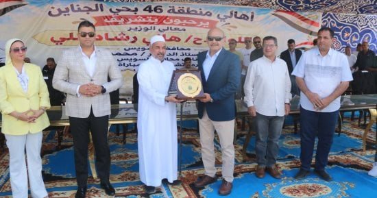 محافظ السويس يهنئ أهالي الجناين بانتصارات أكتوبر ويشهد انطلاق النشاط الرياضي بمنطقة 46
