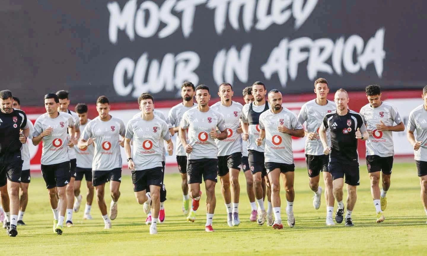 الأهلى يكثف مفاوضاته مع «بن شرقى» لتجديد عقده