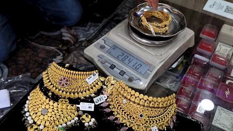 سعر الذهب اليوم في مصر ينخفض منتصف تعاملات الأحد