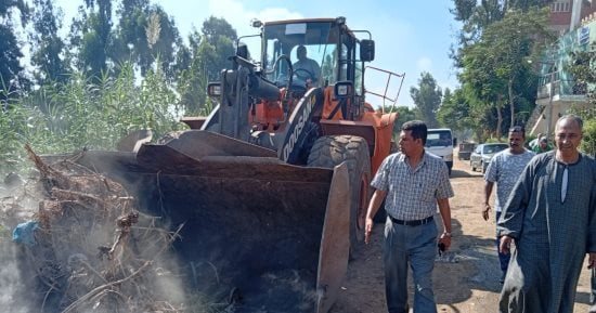 رفع 40 طن مخلفات و13 حالة إشغال فوري ونظافة بقرية العطف فى المنوفية