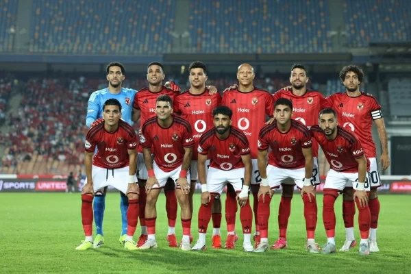 «كنت بعيط وهبطل كورة خالص».. نجم الأهلي يكشف كواليس رحلته مع المرض