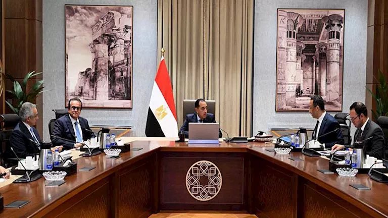 الحكومة تستعرض إنجازات الرقابة الصحية: اعتماد 339 منشأة وتنفيذ 2101 زيارة رقابية