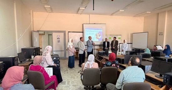 تدريب المعلمين على تطبيق أنشطة الباقة الأساسية بالمدارس المصرية اليابانية بالإسكندرية