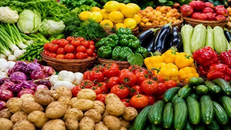 أسعار الخضروات والفاكهة في سوق العبور اليوم.. انخفاض الطماطم