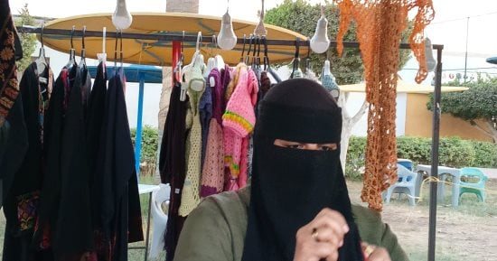 شاهد الحلي السيناوي لعارضات محافظتي شمال وجنوب سيناء بمعرض أيادي مصر