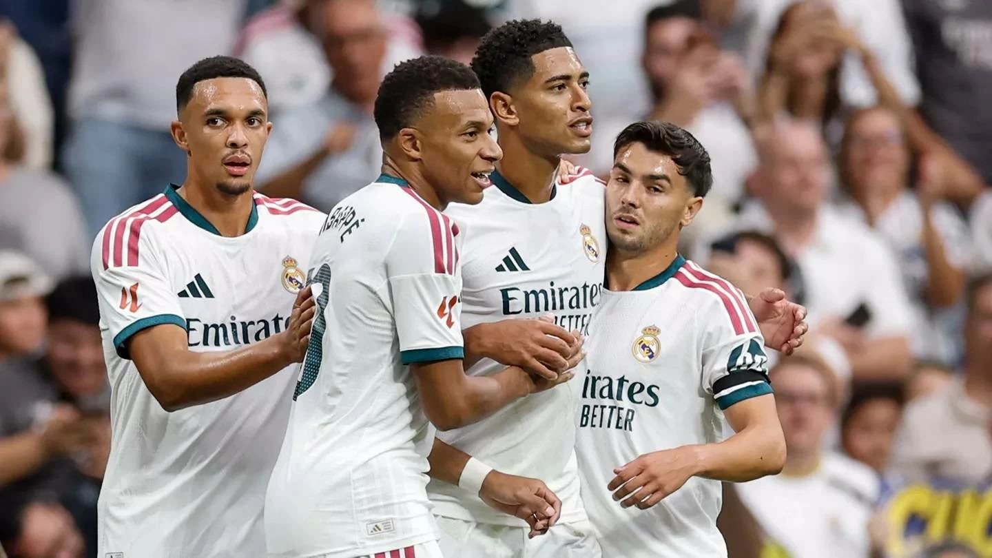 رقم قياسي لنجم ريال مدريد أمام برشلونة.. وهدف يفصله عن إنجاز فاران