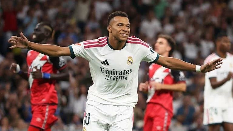 رئيس ريال مدريد السابق: أرشح مبابي للفوز بالكرة الذهبية