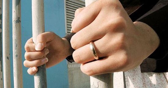 خصم 15 يومًا من راتب معلمة ببني سويف بسبب الإساءة لمديرها على فيس بوك