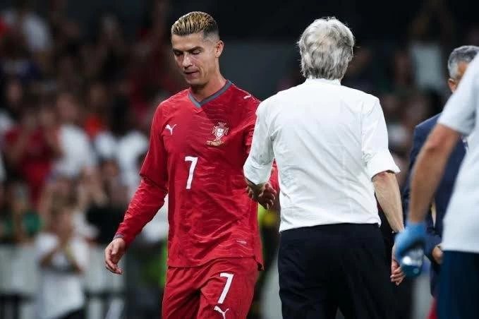 مدرب البرتغال يتجاهل بيان رونالدو برسالة قصيرة