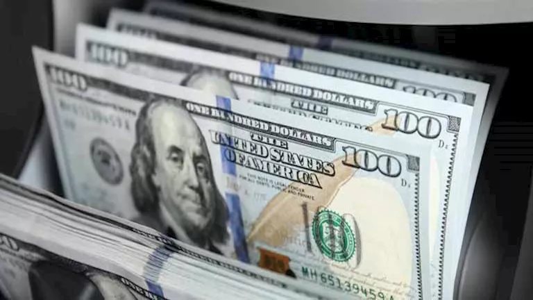 شعبة المستوردين: الدولار يرفع أسعار السلع تامة الصنع بنسبة 10%
