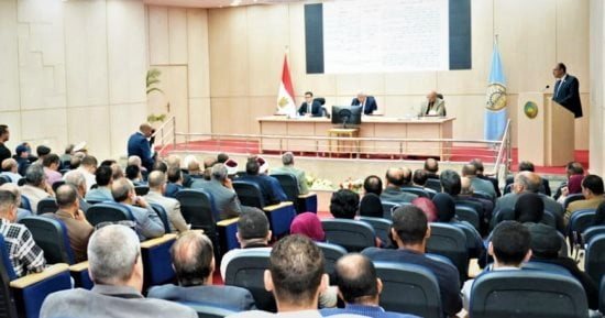 محافظ مطروح يوجه بتطوير الخدمات ودراسة إنشاء منطقة صناعية برأس الحكمة
