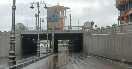 محافظ الإسكندرية يوجه بتكثيف التواجد الميداني لمواجهة الأمطار الغزيرة
