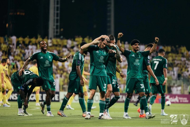 الأهلي يكتسح الخليج برباعية في دوري روشن السعودي